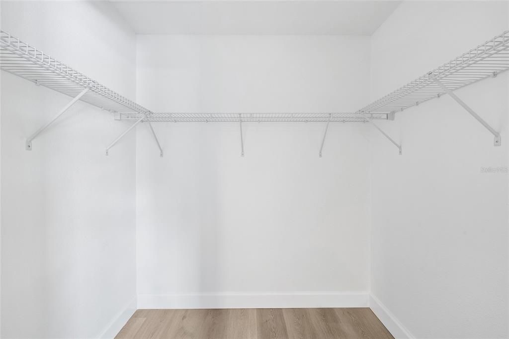 En Venta: $1,025,000 (4 camas, 2 baños, 2814 Pies cuadrados)