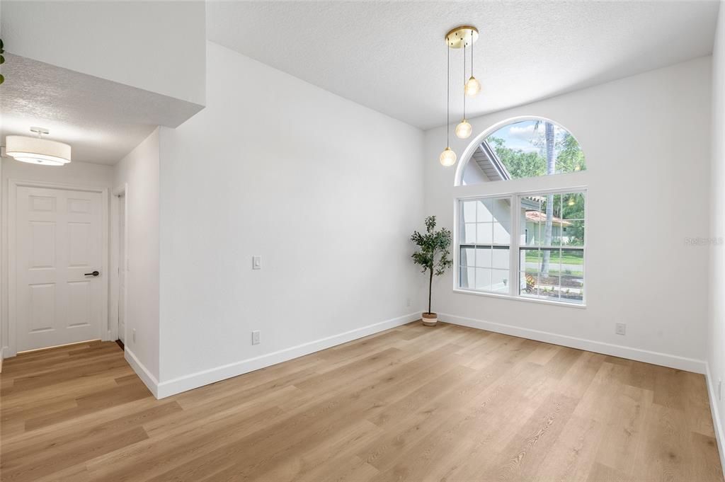 En Venta: $1,025,000 (4 camas, 2 baños, 2814 Pies cuadrados)