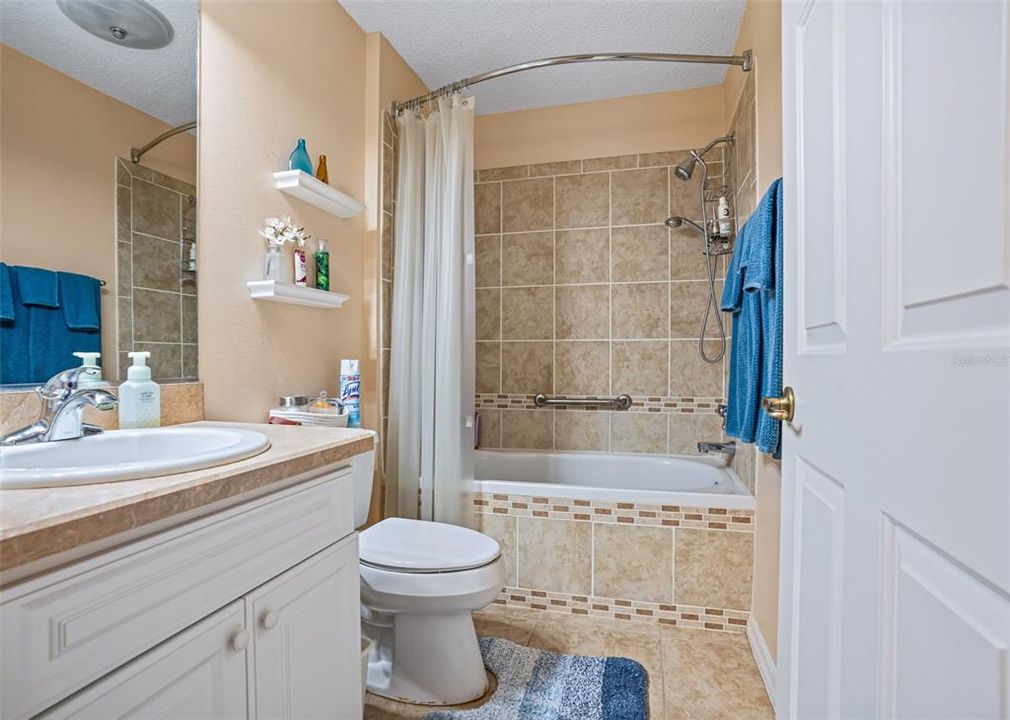 En Venta: $415,000 (3 camas, 2 baños, 1927 Pies cuadrados)