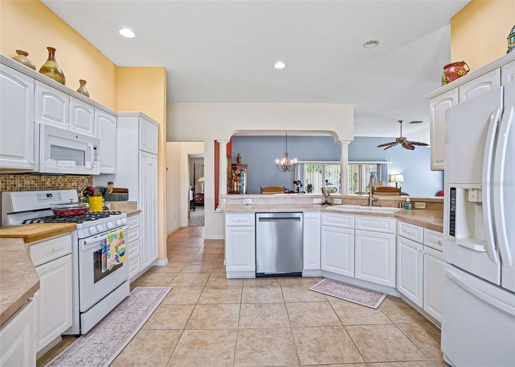 En Venta: $415,000 (3 camas, 2 baños, 1927 Pies cuadrados)