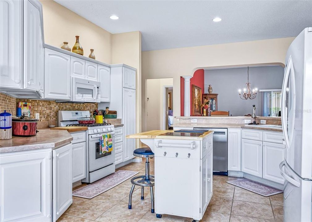 En Venta: $415,000 (3 camas, 2 baños, 1927 Pies cuadrados)