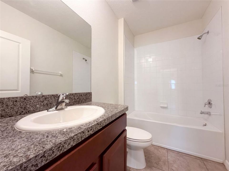 En Venta: $345,000 (5 camas, 3 baños, 2560 Pies cuadrados)
