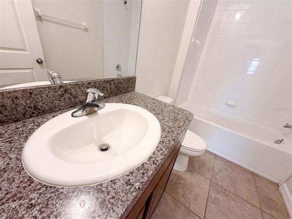 En Venta: $345,000 (5 camas, 3 baños, 2560 Pies cuadrados)