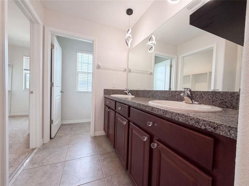 En Venta: $345,000 (5 camas, 3 baños, 2560 Pies cuadrados)