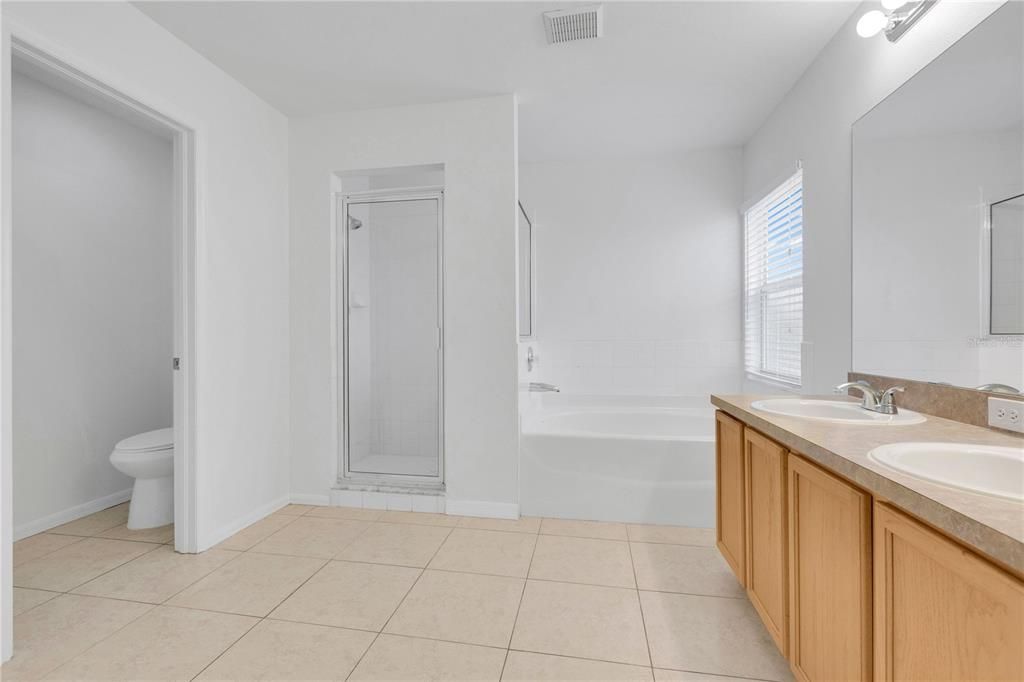 For Sale: $349,900 (3 beds, 2 baths, 2274 Square Feet)