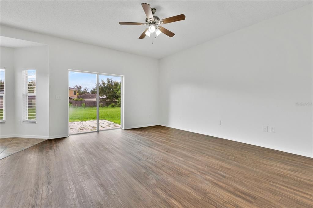 For Sale: $349,900 (3 beds, 2 baths, 2274 Square Feet)