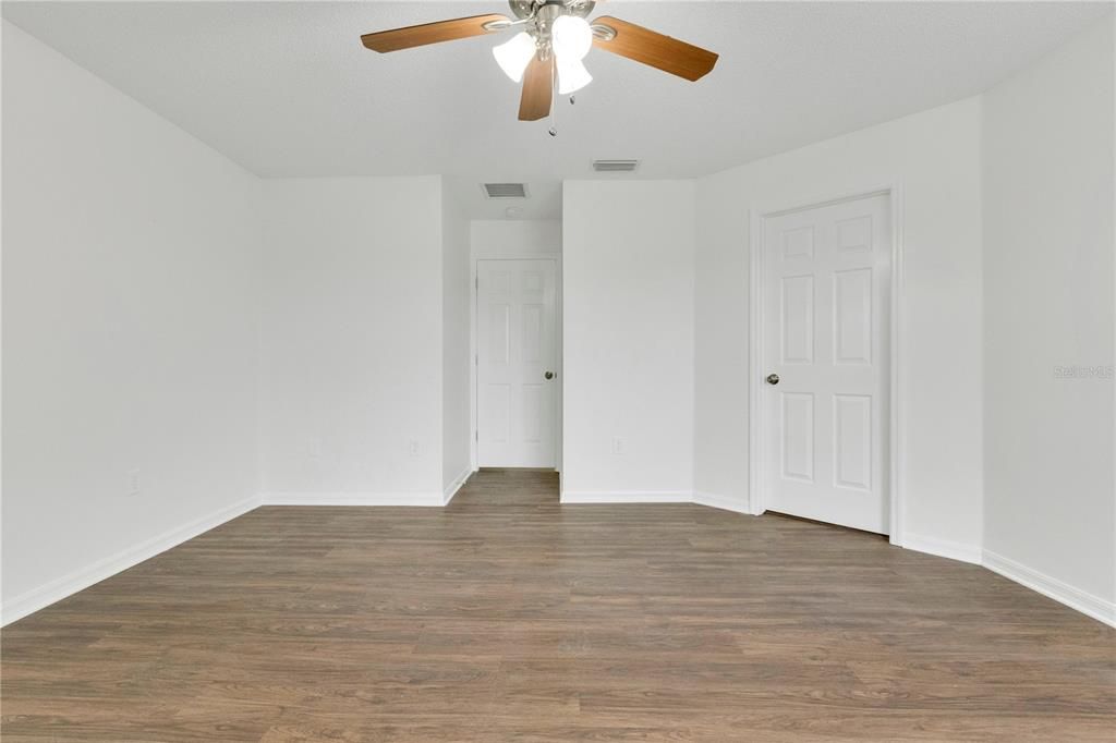 For Sale: $349,900 (3 beds, 2 baths, 2274 Square Feet)