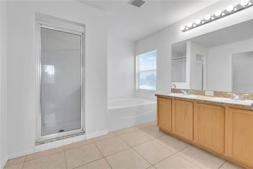 For Sale: $349,900 (3 beds, 2 baths, 2274 Square Feet)