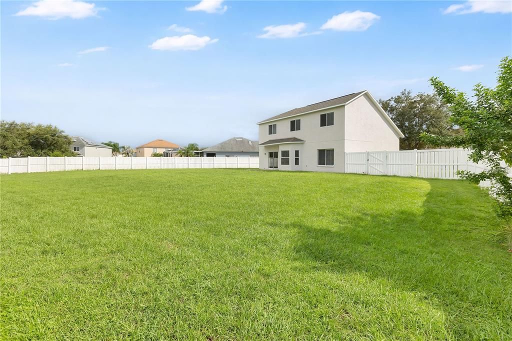 For Sale: $349,900 (3 beds, 2 baths, 2274 Square Feet)
