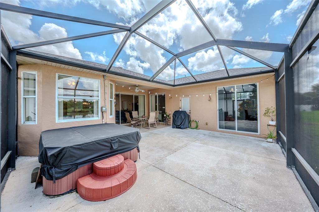 На продажу: $549,900 (4 спален, 2 ванн, 1979 Квадратных фут)
