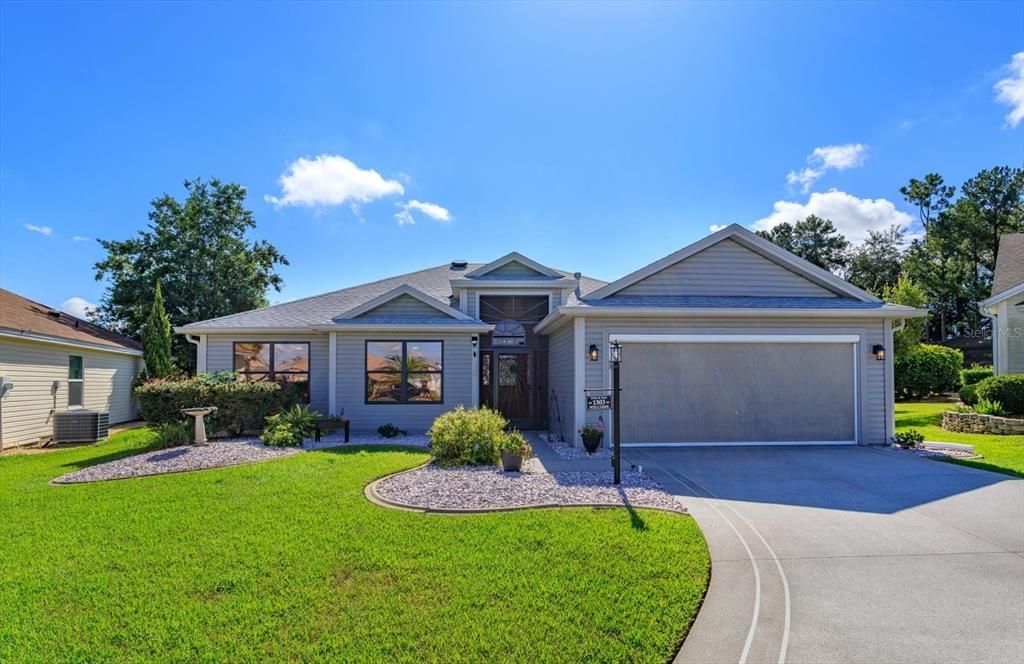 For Sale: $449,000 (3 beds, 2 baths, 1915 Square Feet)