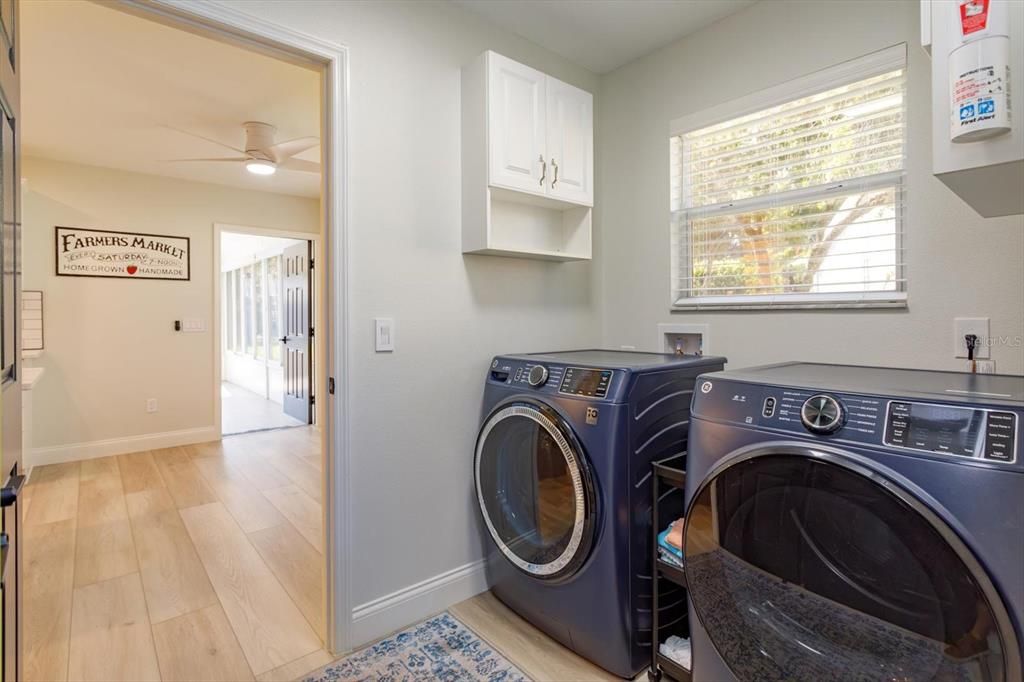 For Sale: $449,000 (3 beds, 2 baths, 1915 Square Feet)