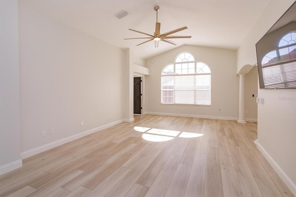 For Sale: $449,000 (3 beds, 2 baths, 1915 Square Feet)