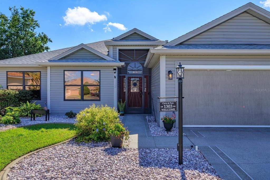 For Sale: $449,000 (3 beds, 2 baths, 1915 Square Feet)