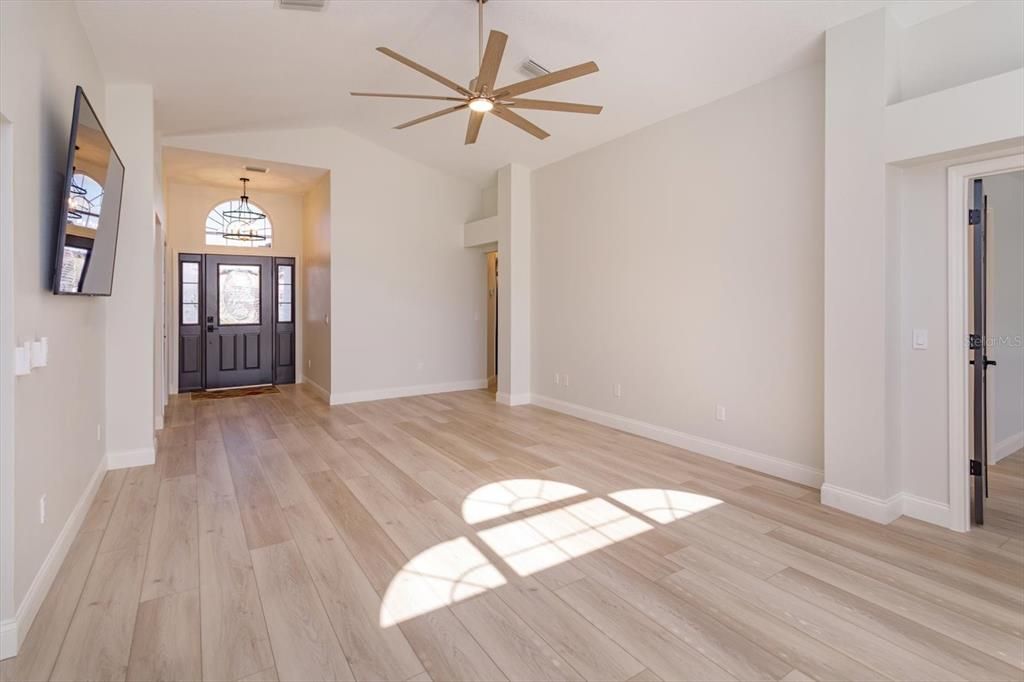 For Sale: $449,000 (3 beds, 2 baths, 1915 Square Feet)