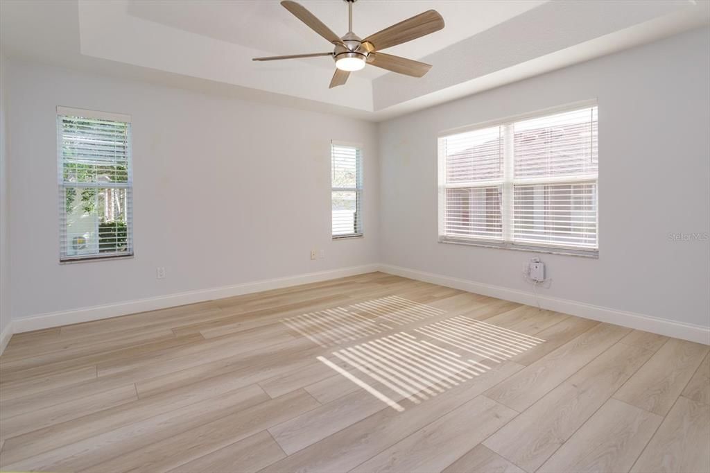For Sale: $449,000 (3 beds, 2 baths, 1915 Square Feet)