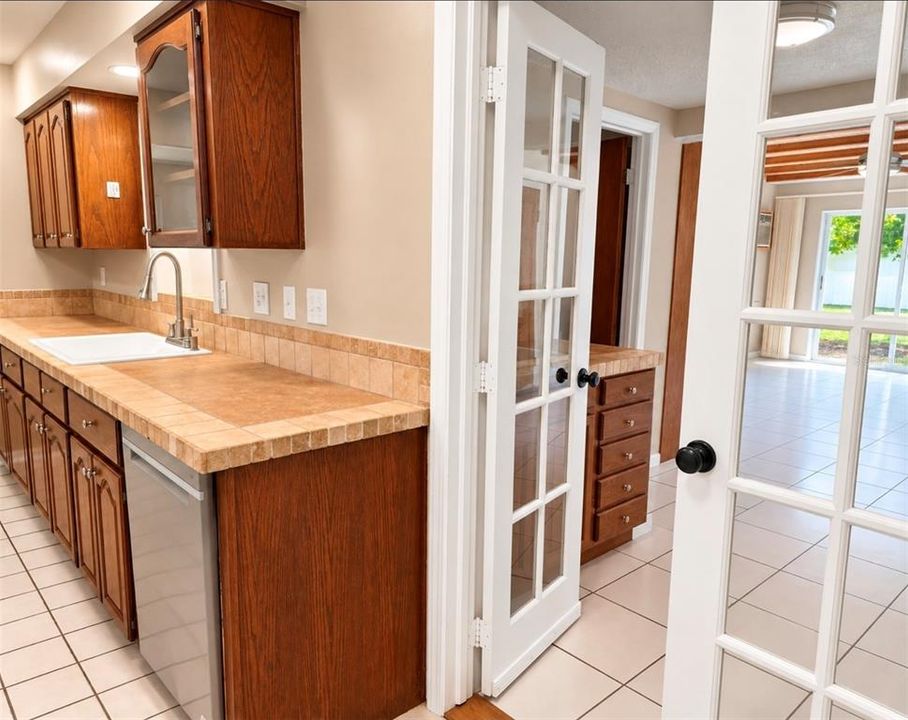 En Venta: $229,000 (3 camas, 3 baños, 2021 Pies cuadrados)