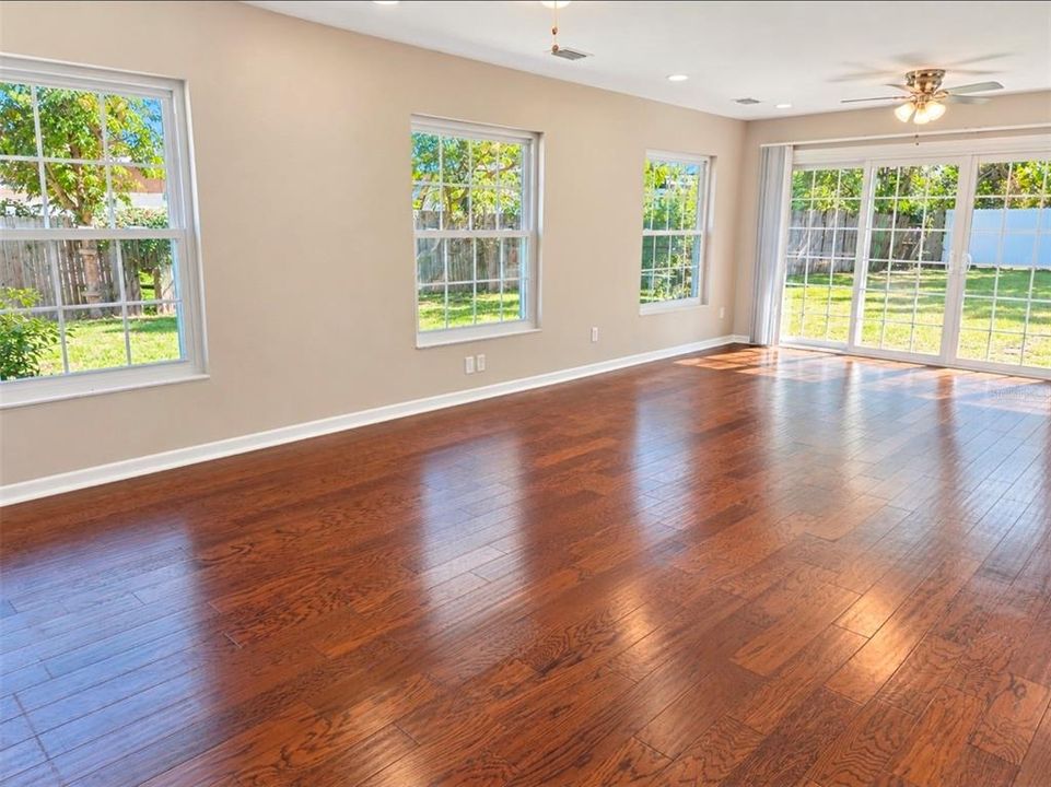 En Venta: $229,000 (3 camas, 3 baños, 2021 Pies cuadrados)