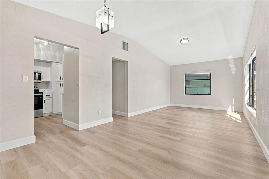En Venta: $339,900 (3 camas, 1 baños, 988 Pies cuadrados)