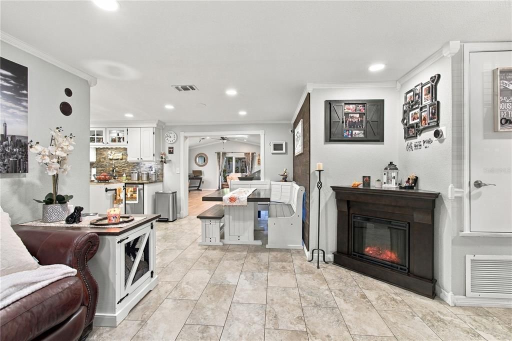 For Sale: $450,000 (3 beds, 2 baths, 1700 Square Feet)