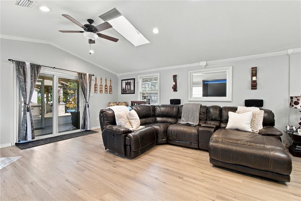 For Sale: $450,000 (3 beds, 2 baths, 1700 Square Feet)