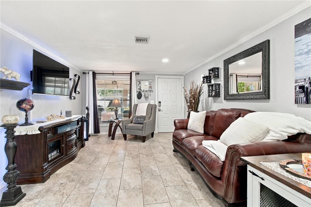 For Sale: $450,000 (3 beds, 2 baths, 1700 Square Feet)