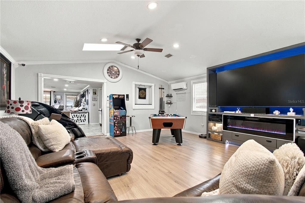 For Sale: $450,000 (3 beds, 2 baths, 1700 Square Feet)