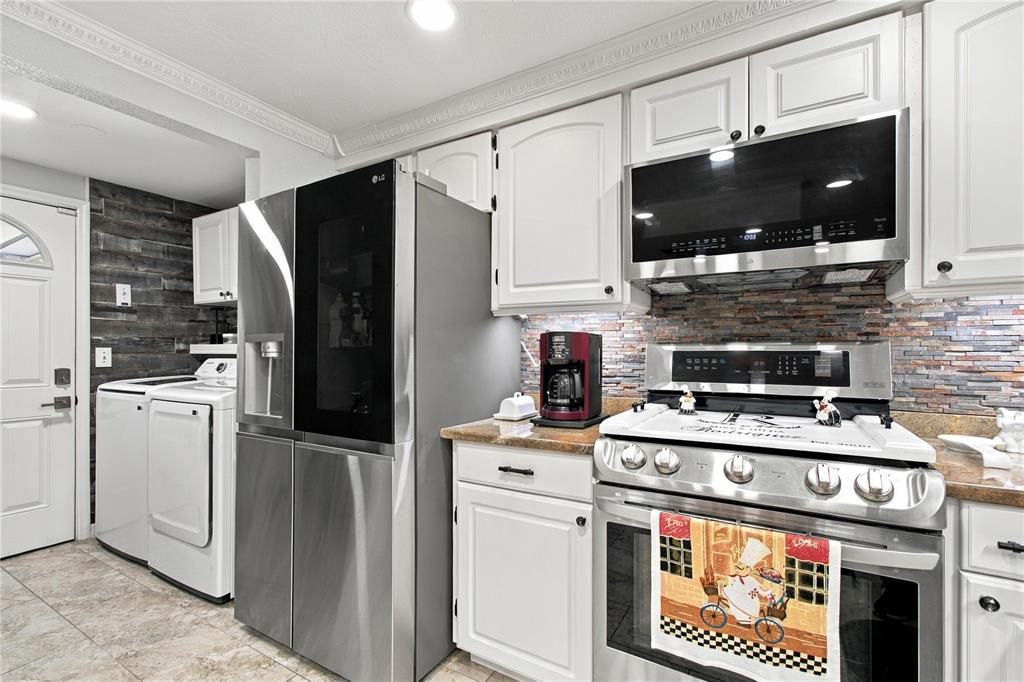 For Sale: $450,000 (3 beds, 2 baths, 1700 Square Feet)