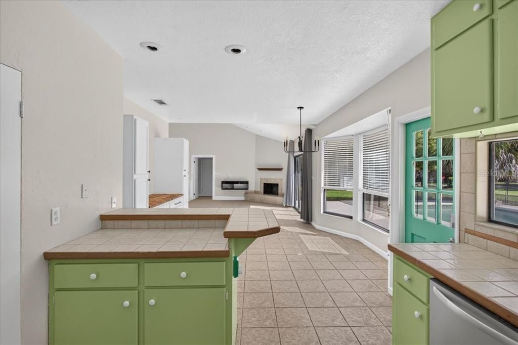 For Sale: $525,000 (2 beds, 2 baths, 1814 Square Feet)