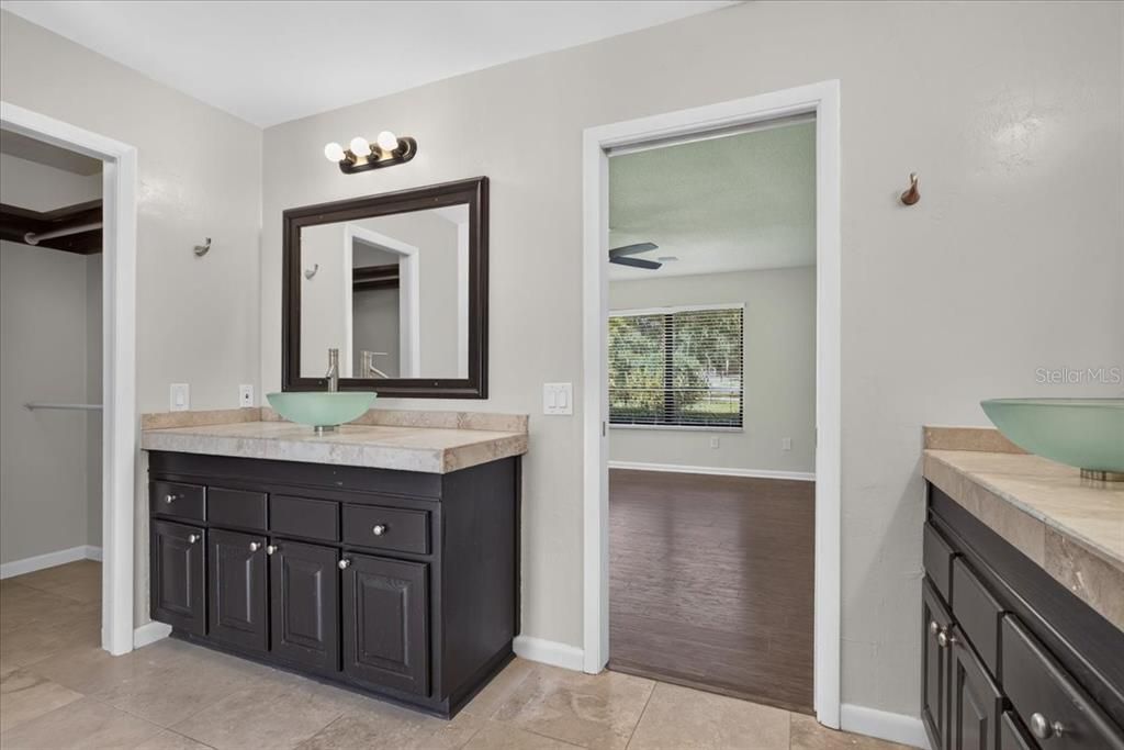 For Sale: $525,000 (2 beds, 2 baths, 1814 Square Feet)