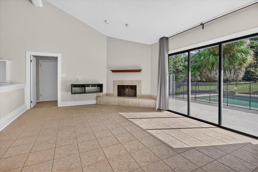 For Sale: $525,000 (2 beds, 2 baths, 1814 Square Feet)