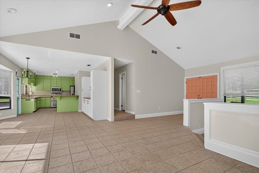 For Sale: $525,000 (2 beds, 2 baths, 1814 Square Feet)