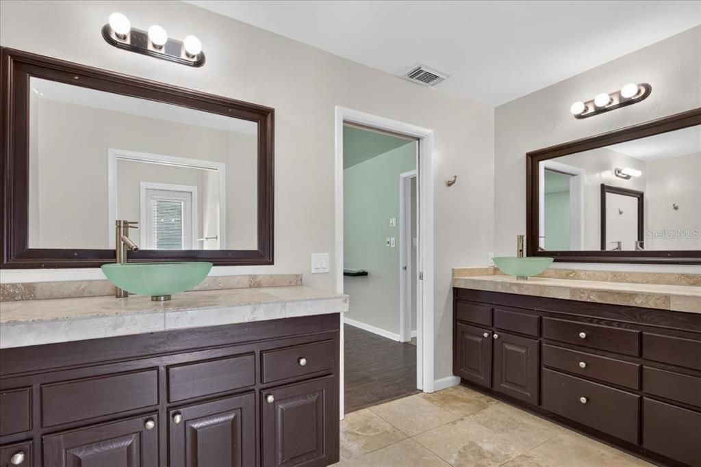 For Sale: $525,000 (2 beds, 2 baths, 1814 Square Feet)