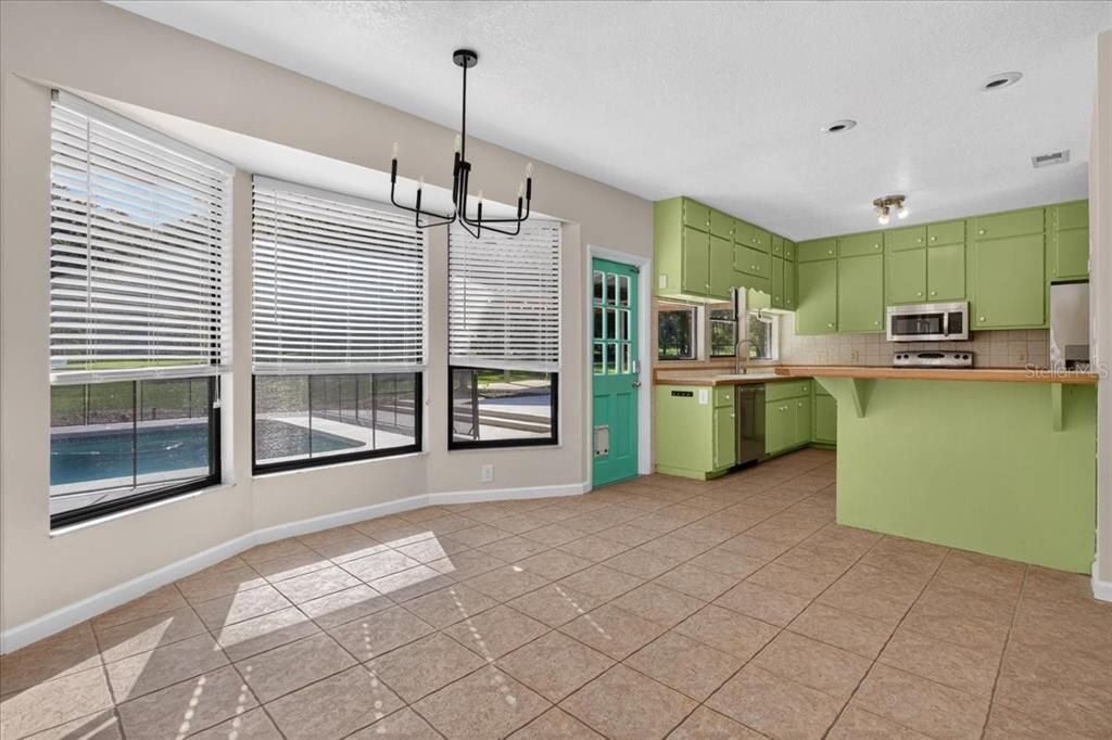 For Sale: $525,000 (2 beds, 2 baths, 1814 Square Feet)