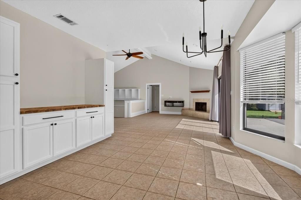 For Sale: $525,000 (2 beds, 2 baths, 1814 Square Feet)