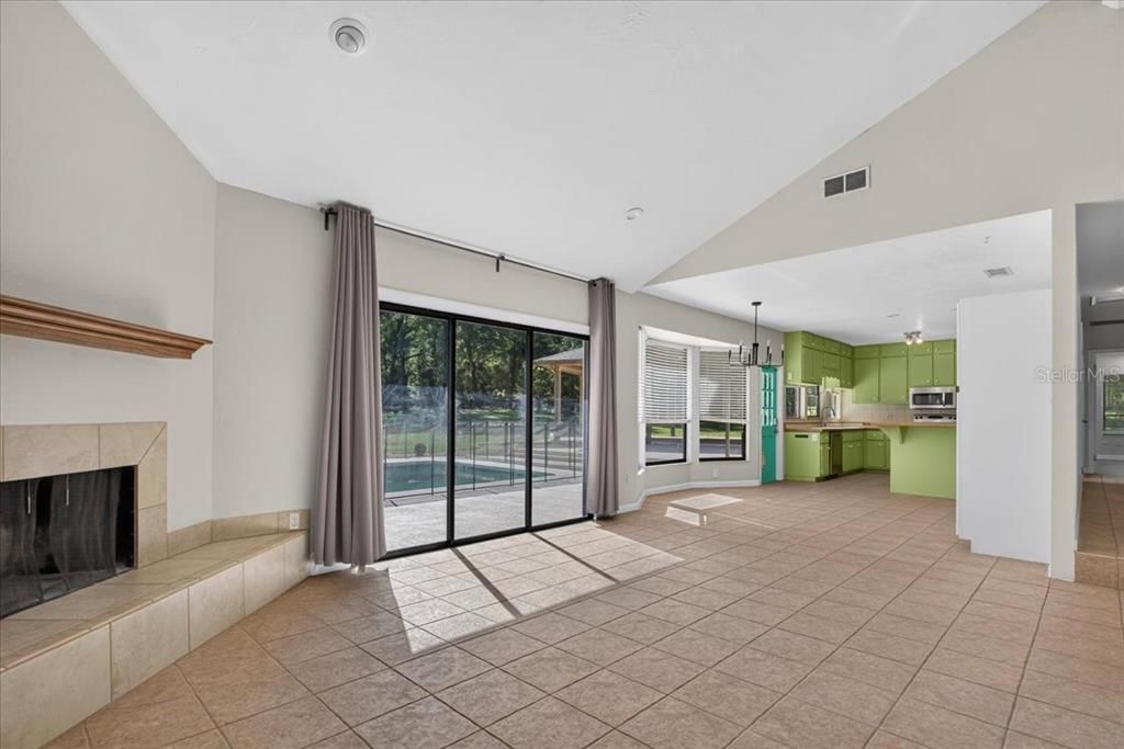 For Sale: $525,000 (2 beds, 2 baths, 1814 Square Feet)