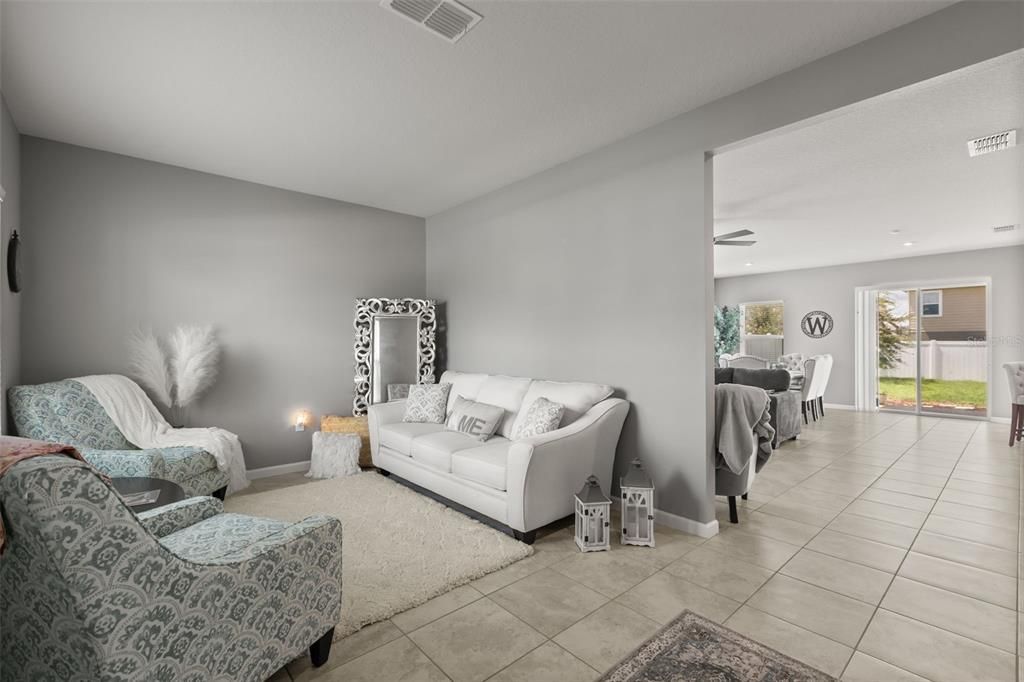 En Venta: $449,000 (4 camas, 3 baños, 2870 Pies cuadrados)