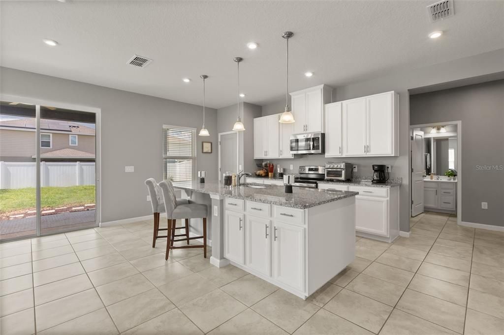 En Venta: $449,000 (4 camas, 3 baños, 2870 Pies cuadrados)