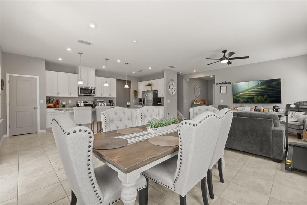 En Venta: $449,000 (4 camas, 3 baños, 2870 Pies cuadrados)