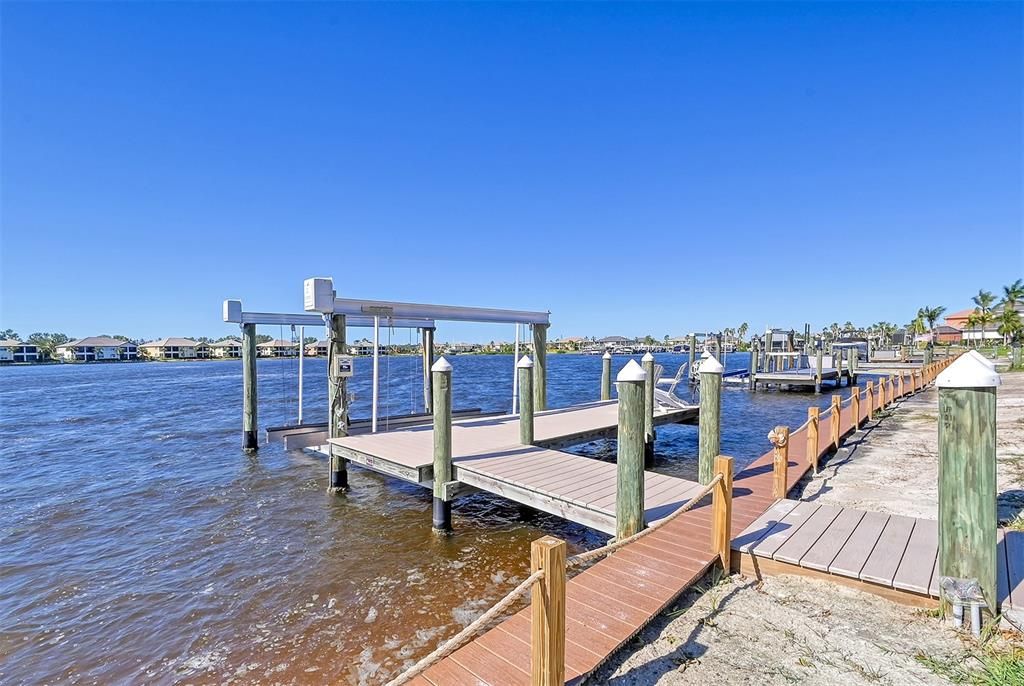 En Venta: $849,900 (3 camas, 2 baños, 2039 Pies cuadrados)