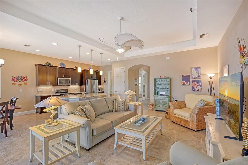 En Venta: $849,900 (3 camas, 2 baños, 2039 Pies cuadrados)