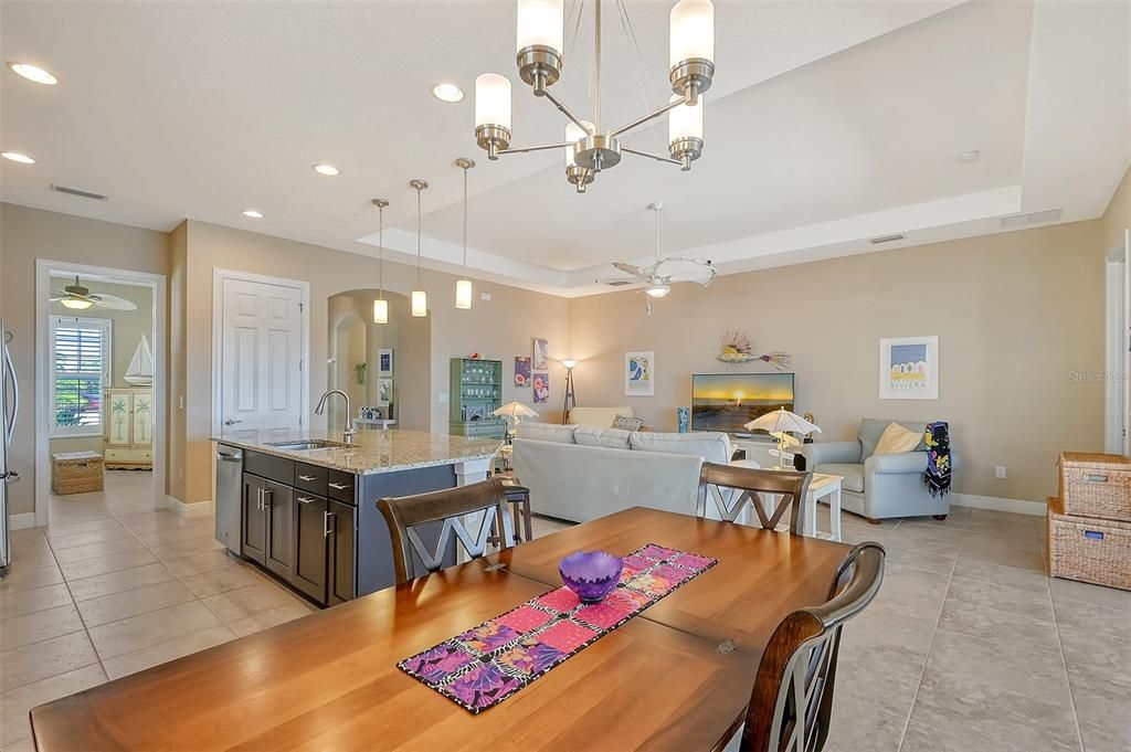 En Venta: $849,900 (3 camas, 2 baños, 2039 Pies cuadrados)