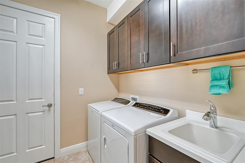En Venta: $849,900 (3 camas, 2 baños, 2039 Pies cuadrados)