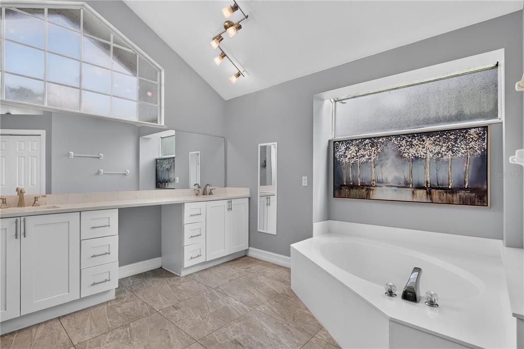 For Sale: $805,000 (4 beds, 3 baths, 2565 Square Feet)