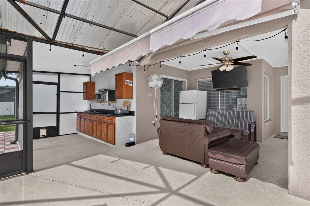 For Sale: $805,000 (4 beds, 3 baths, 2565 Square Feet)