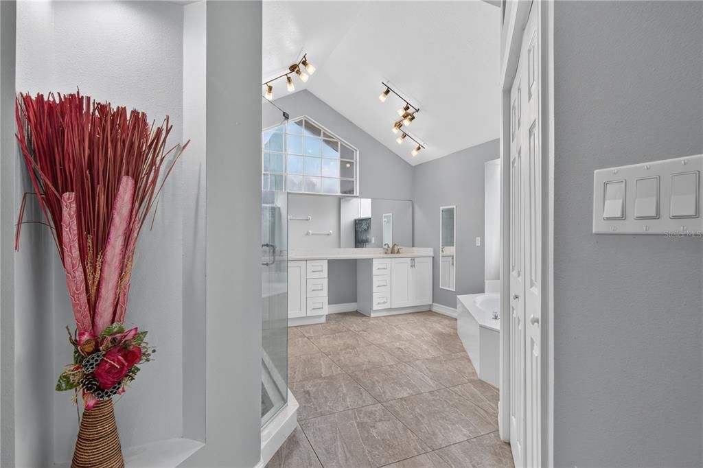For Sale: $805,000 (4 beds, 3 baths, 2565 Square Feet)