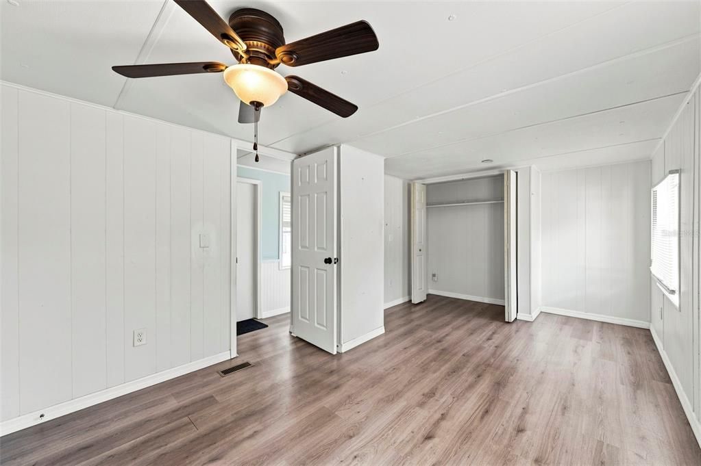 For Sale: $109,000 (1 beds, 1 baths, 844 Square Feet)