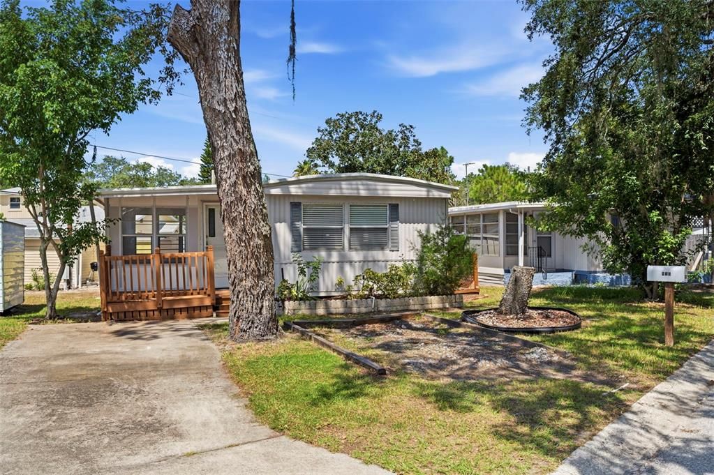 For Sale: $109,000 (1 beds, 1 baths, 844 Square Feet)