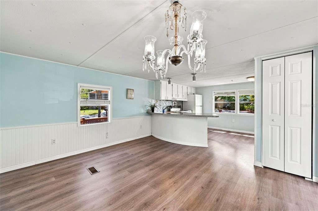 For Sale: $109,000 (1 beds, 1 baths, 844 Square Feet)