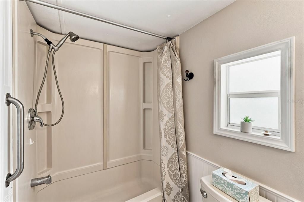 For Sale: $109,000 (1 beds, 1 baths, 844 Square Feet)